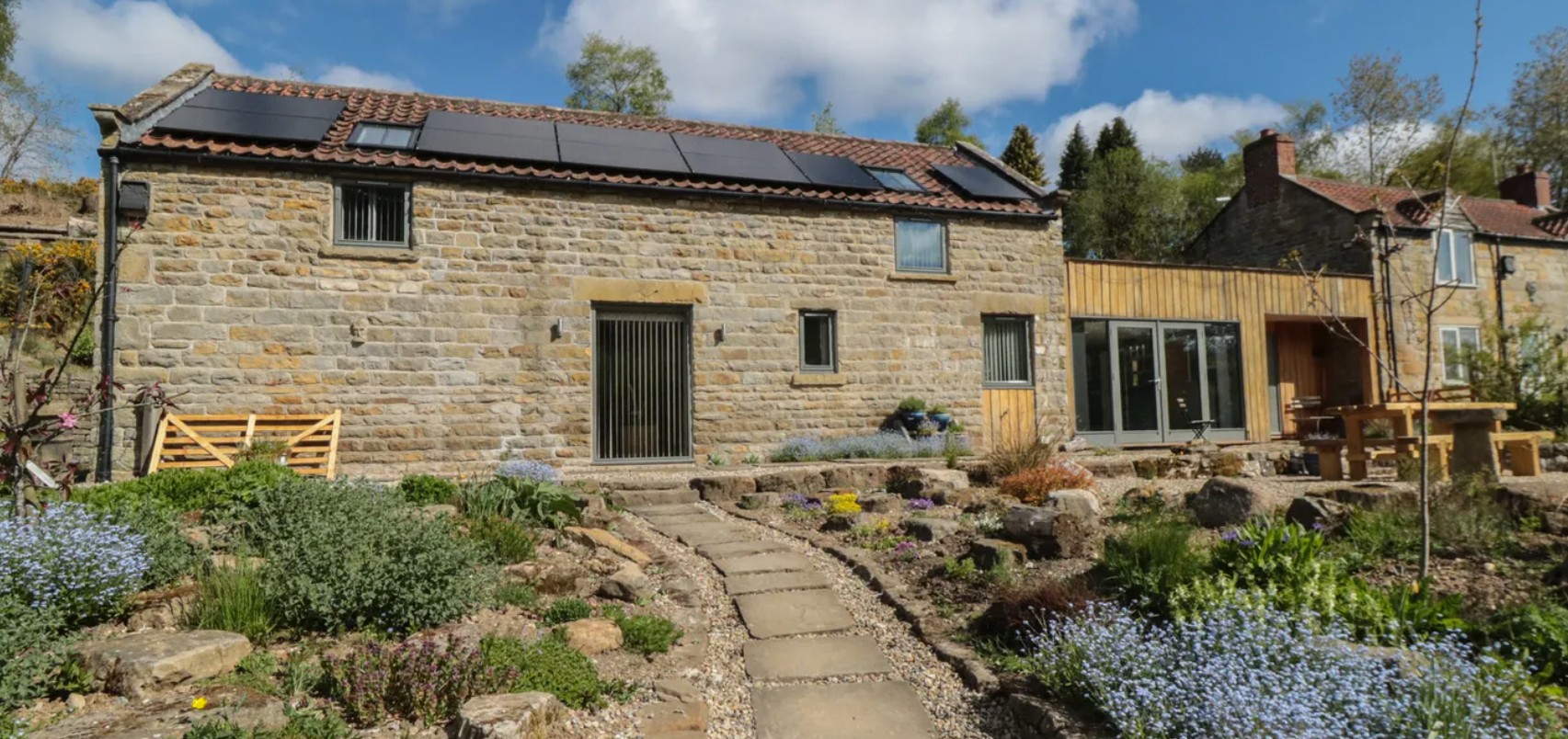 A stone-built self-catering cottage near Thornton-le-Dale with a garden and parking space